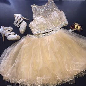 I’m selling my 2018 Homecoming dress !